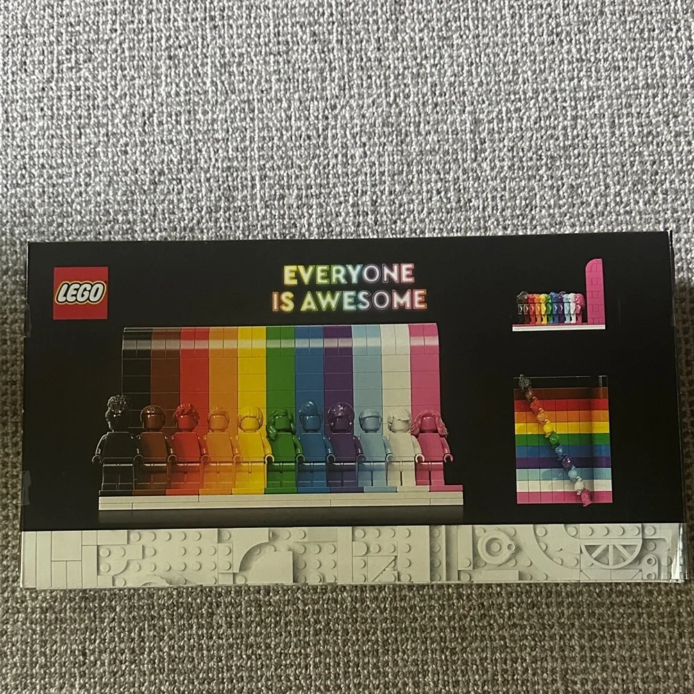 LEGO Everyone is Awesome Set 40516 - Picture 2 of 3